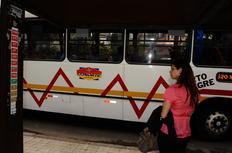 EPTC rev u00ea projeto dos adesivos nas paradas de u00f4nibus da Capital Zero Hora Artesanato De Croche Coruja Passo A Passo ~ EPTC rev u00ea projeto dos adesivos nas paradas de u00f4nibus da Capital Zero Hora